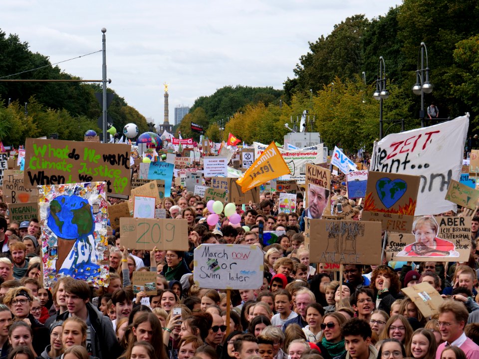 3rd_Global_Climate_Strike_Berlin_FridaysForFuture_demonstration_view_from_stage_47