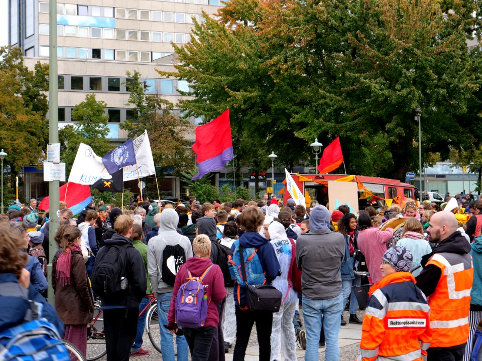 3rd_Global_Climate_Strike_Berlin_Ungehorsam_Für_Alle_Red-Orange-Finger_demonstration_04