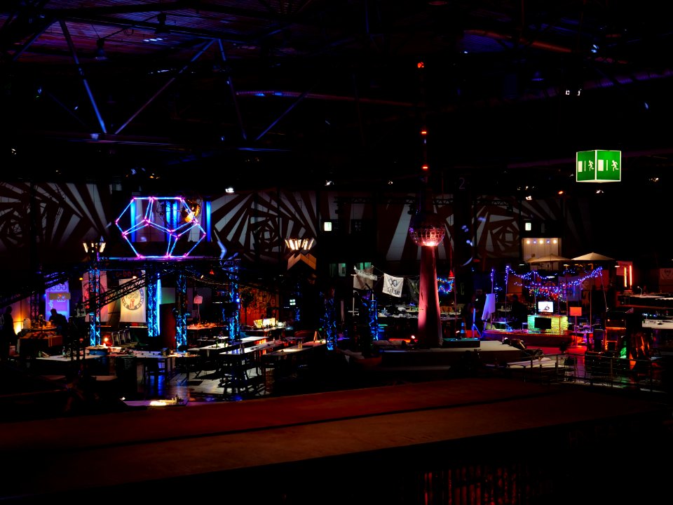 36C3_hall_2_on_day_2_09