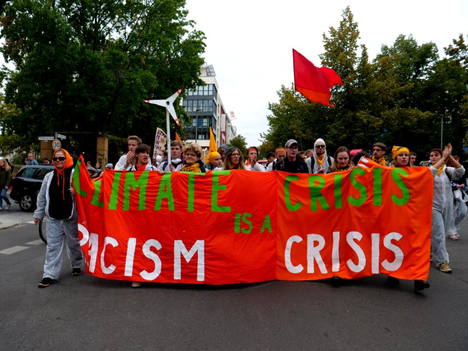 3rd_Global_Climate_Strike_Berlin_Ungehorsam_Für_Alle_Red-Orange-Finger_demonstration_11
