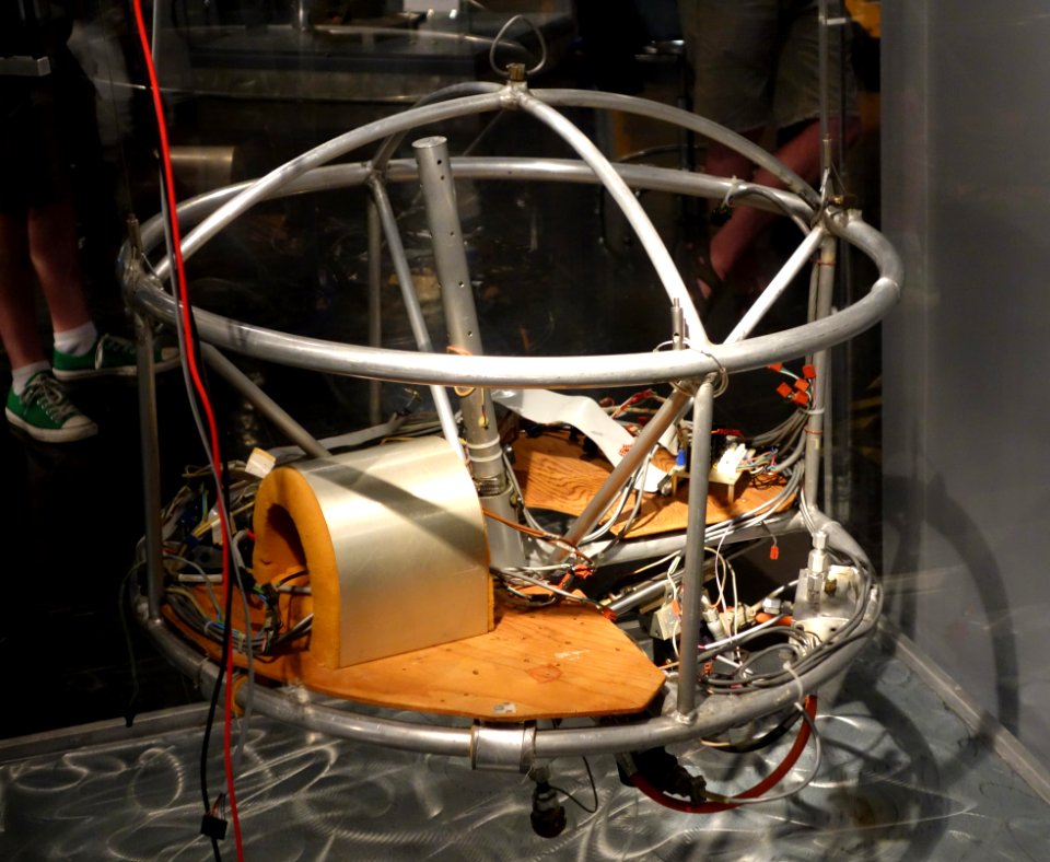 3D_One-Leg_Hopper,_1983_-_MIT_Museum_-_DSC03832