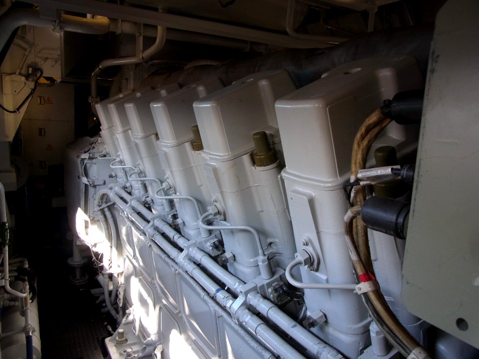 3TE25K2M_interior_-_diesel_engine_GEVO_V12