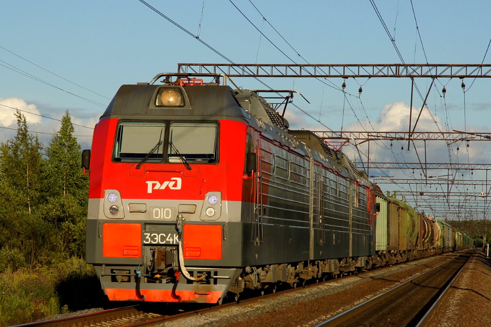 3ЭС4К-010,_Россия,_Ленинградская_область,_перегон_Сапёрная_-_Ижоры_(Trainpix_138947)