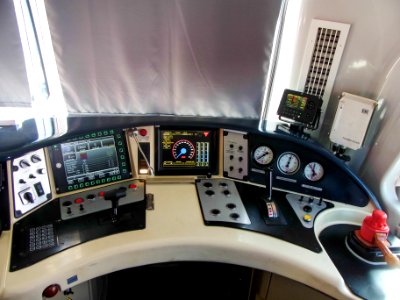 3TE25K2M_interior_-_cabin_control_panel