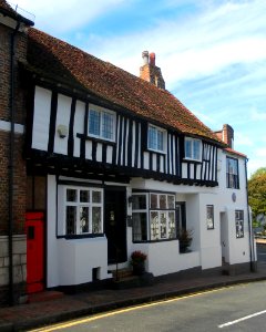 4_Borough_Lane,_Old_Town,_Eastbourne_(NHLE_Code_1043666)_(October_2012)