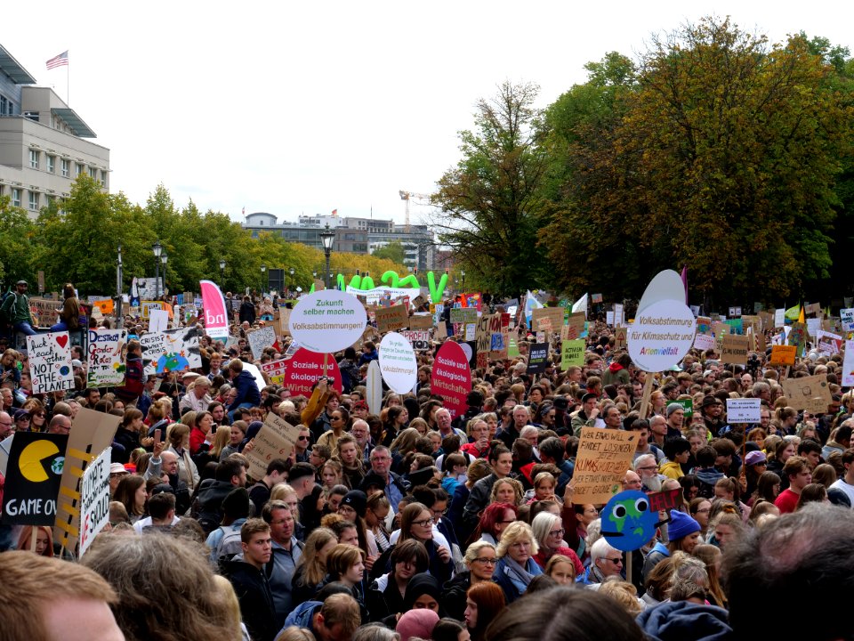 3rd_Global_Climate_Strike_Berlin_FridaysForFuture_demonstration_view_from_stage_26
