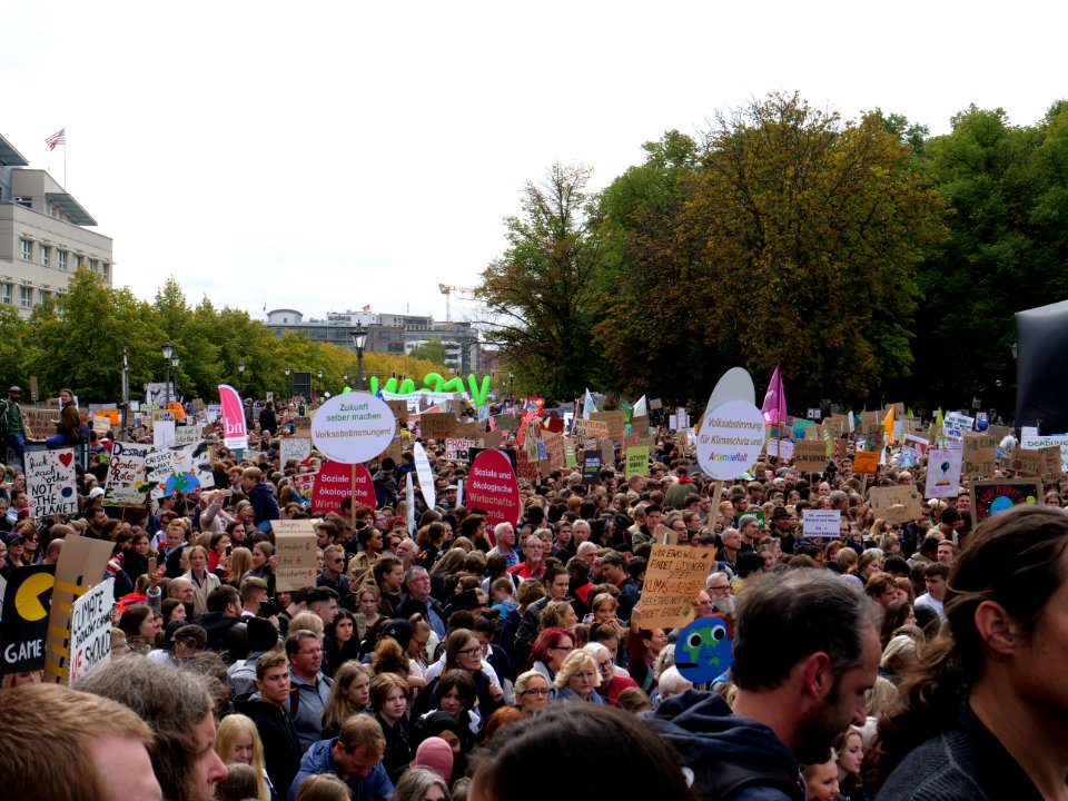 3rd_Global_Climate_Strike_Berlin_FridaysForFuture_demonstration_view_from_stage_27