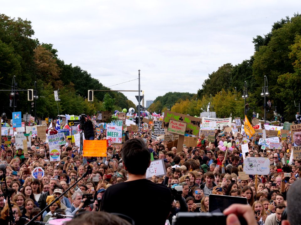 3rd_Global_Climate_Strike_Berlin_FridaysForFuture_demonstration_view_from_stage_57