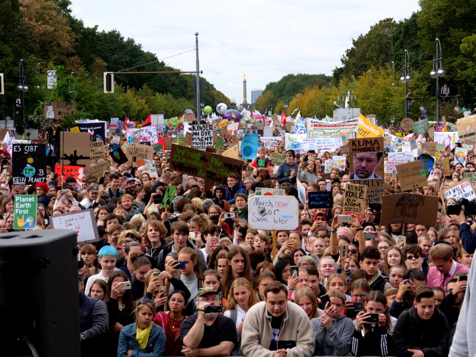 3rd_Global_Climate_Strike_Berlin_FridaysForFuture_demonstration_view_from_stage_53