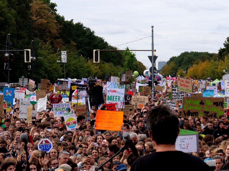 3rd_Global_Climate_Strike_Berlin_FridaysForFuture_demonstration_view_from_stage_55