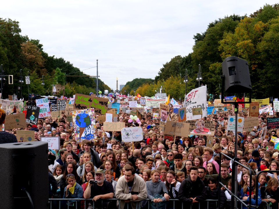 3rd_Global_Climate_Strike_Berlin_FridaysForFuture_demonstration_view_from_stage_46