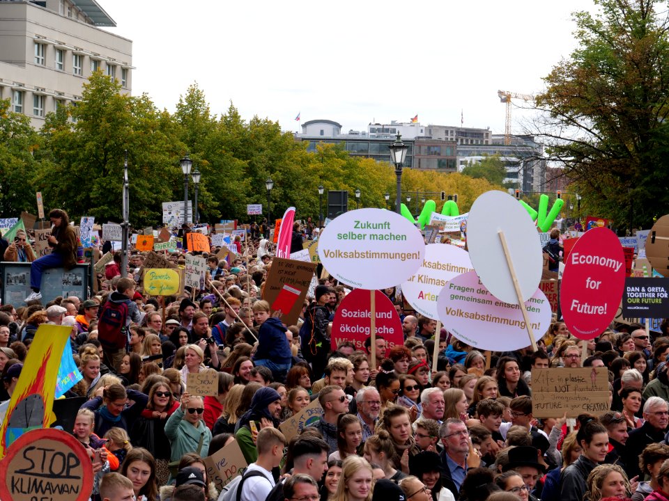 3rd_Global_Climate_Strike_Berlin_FridaysForFuture_demonstration_view_from_stage_09