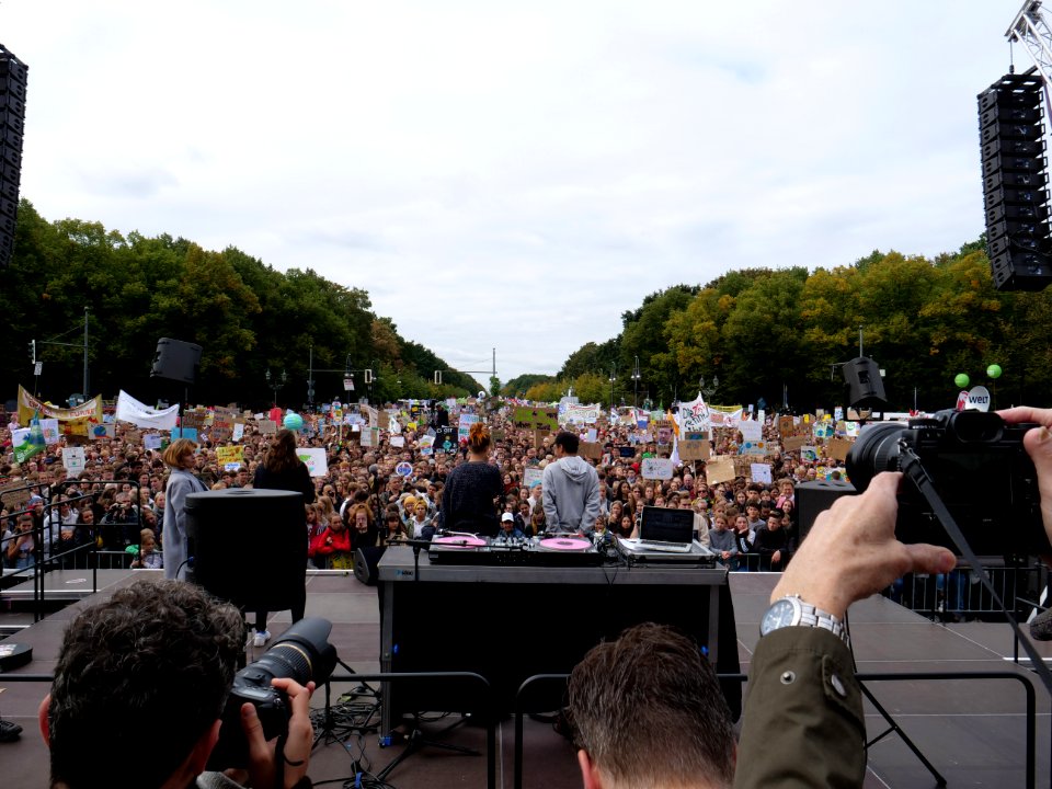 3rd_Global_Climate_Strike_Berlin_FridaysForFuture_demonstration_view_from_stage_05