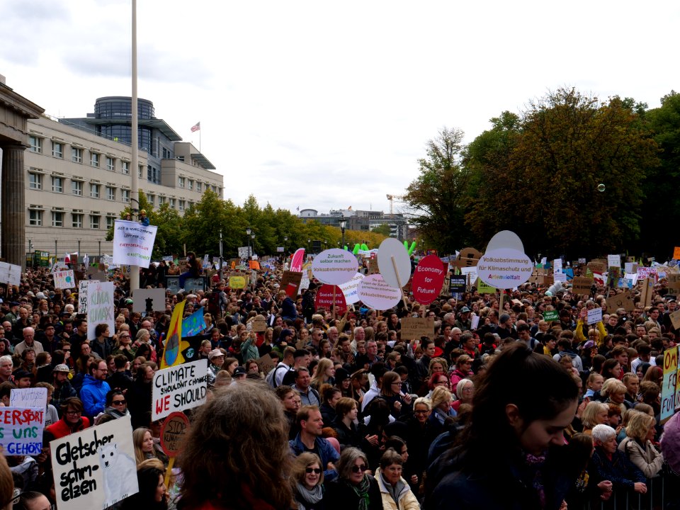 3rd_Global_Climate_Strike_Berlin_FridaysForFuture_demonstration_view_from_stage_10