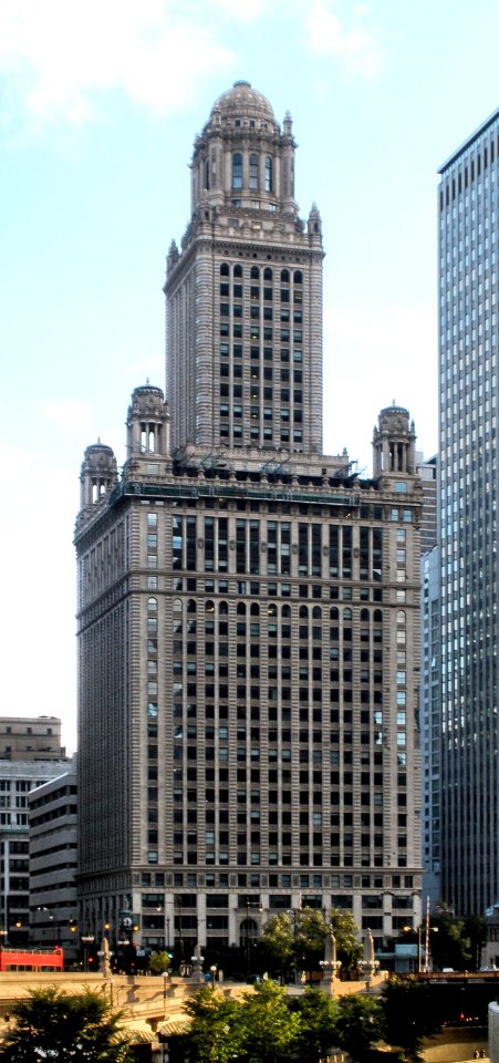 35_East_Wacker_Drive,_2013-09-21