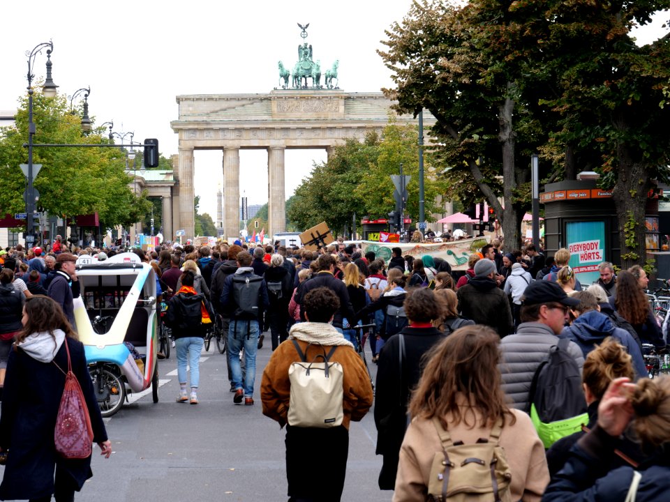 3rd_Global_Climate_Strike_Berlin_people_on_the_way_joining_the_FridaysForFuture_demonstration_05