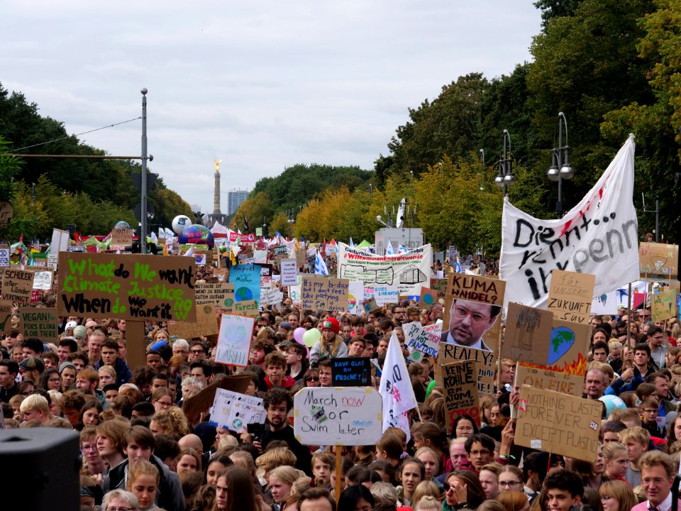 3rd_Global_Climate_Strike_Berlin_FridaysForFuture_demonstration_view_from_stage_17