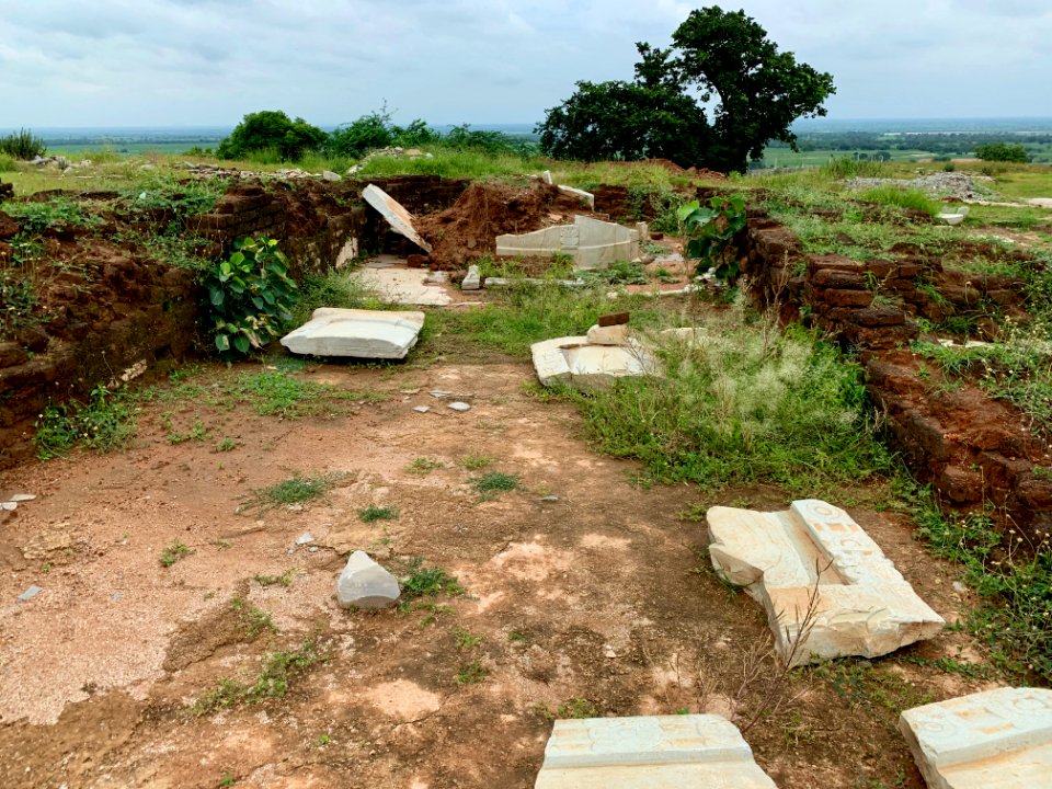 3rd_century_BCE_to_4th_century_CE_Buddhist_monastery_and_artwork,_Phanigiri_Telangana_India_-_20