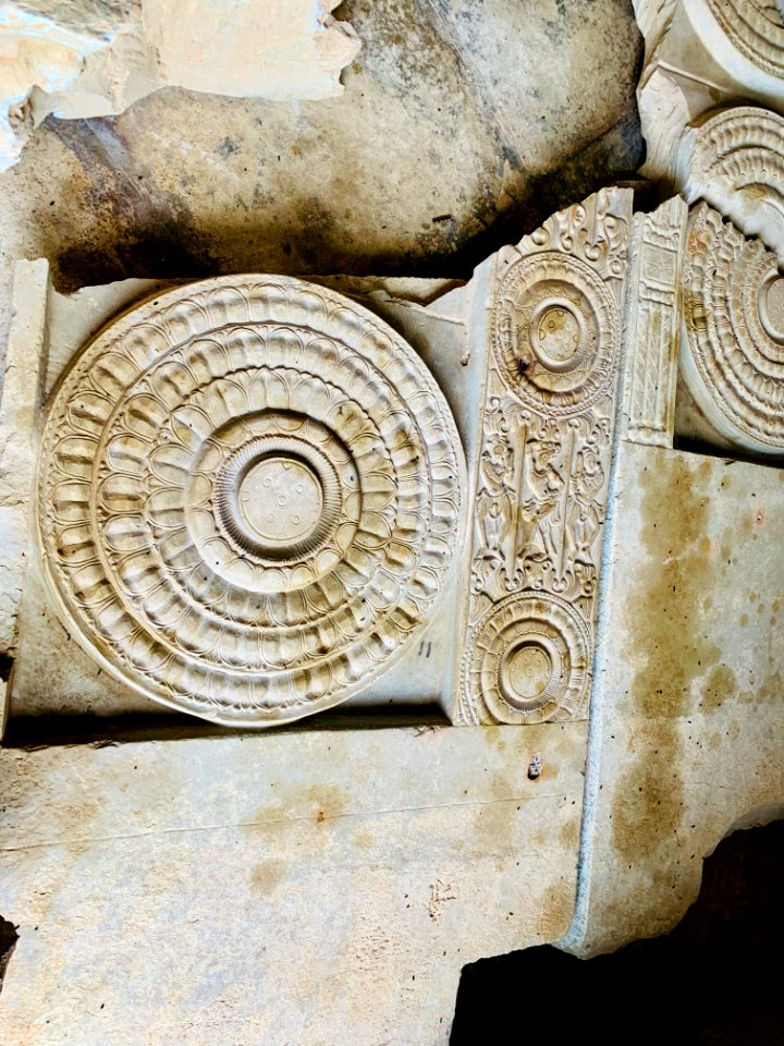 3rd_century_BCE_to_4th_century_CE_Buddhist_monastery_and_artwork,_Phanigiri_Telangana_India_-_57