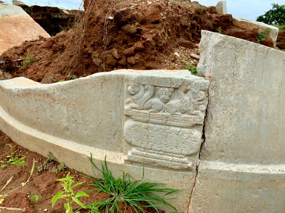 3rd_century_BCE_to_4th_century_CE_Buddhist_monastery_and_artwork,_Phanigiri_Telangana_India_-_22