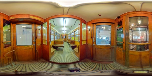 360°_Innenaufnahme_Straßebahnwagen_240_005-8_(854)_Türbereich_-_Straßenbahnmuseum_Dresden