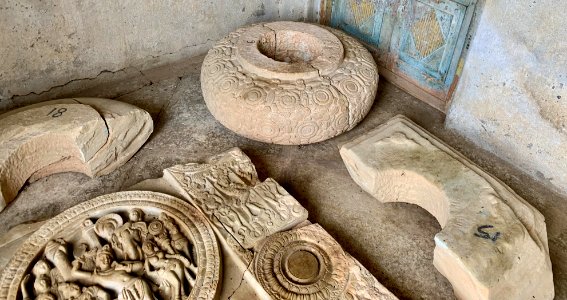 3rd_century_BCE_to_4th_century_CE_Buddhist_monastery_and_artwork,_Phanigiri_Telangana_India_-_53