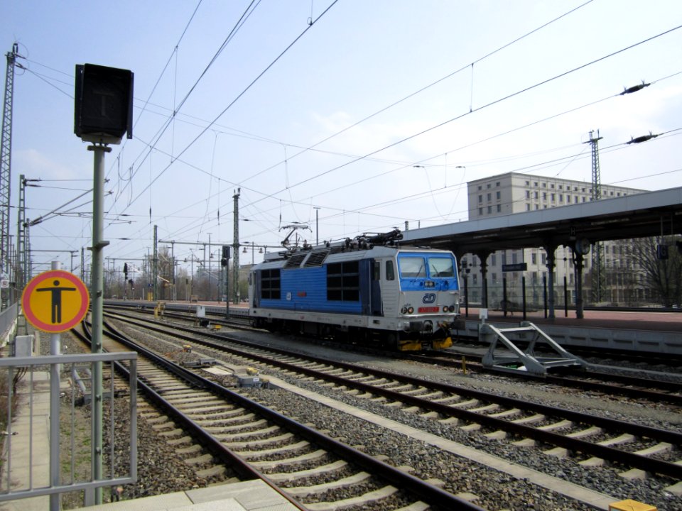 371_002-7_Dresden_Hauptbahnhof