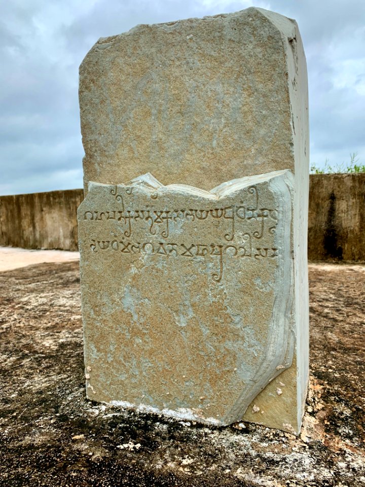 3rd_century_BCE_to_4th_century_CE_Buddhist_monastery_and_artwork,_Phanigiri_Telangana_India_-_28