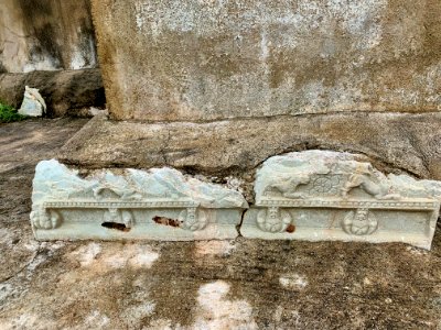 3rd_century_BCE_to_4th_century_CE_Buddhist_monastery_and_artwork,_Phanigiri_Telangana_India_-_31