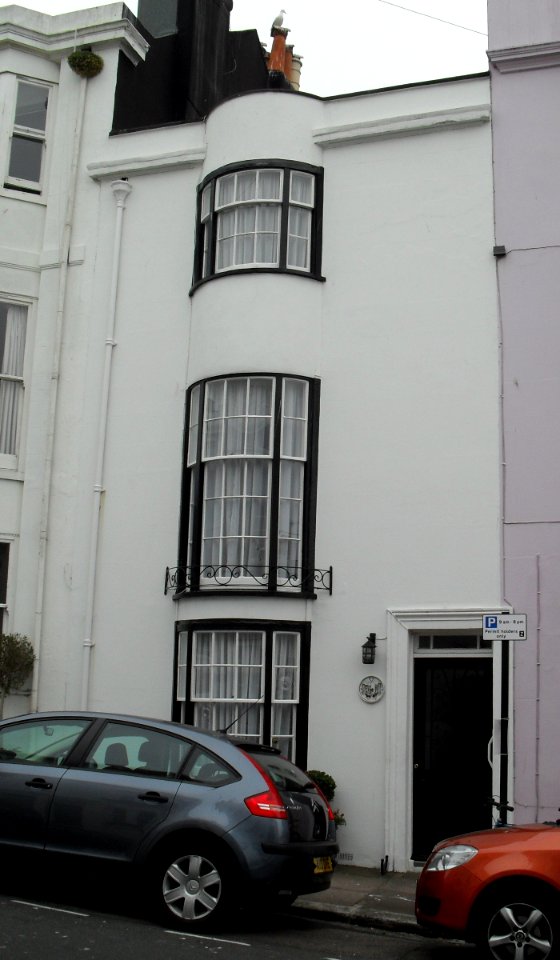 37_Temple_Street,_Brighton_(NHLE_Code_1380990)_(July_2010)