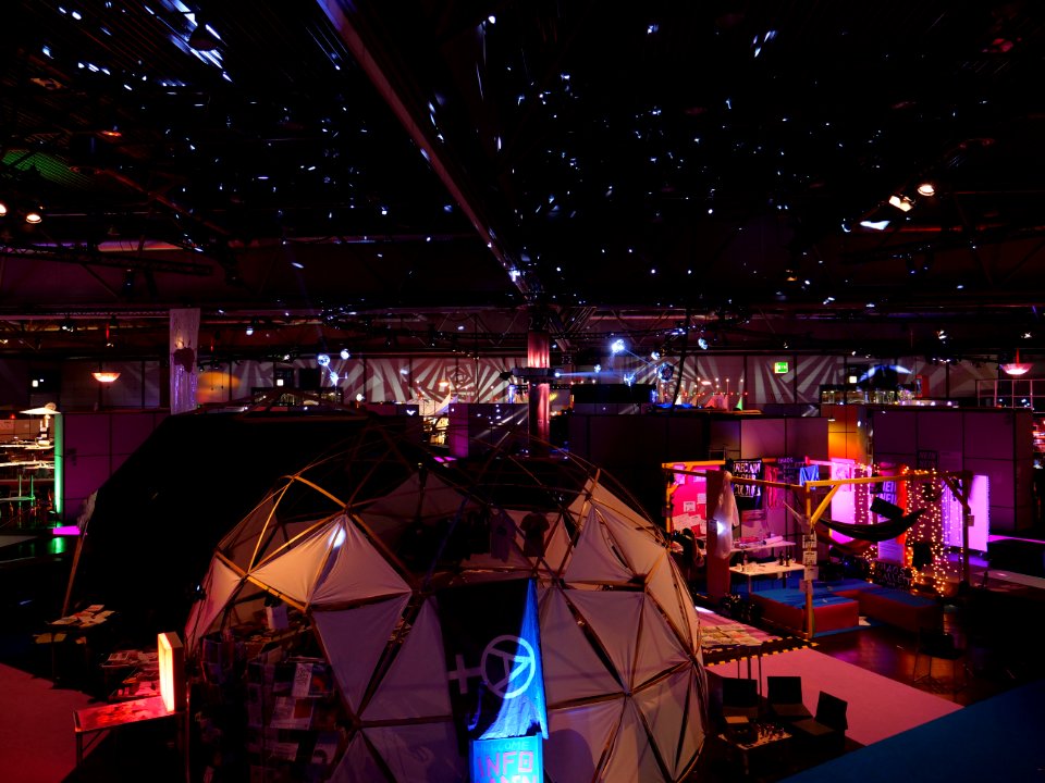 36C3_hall_2_on_day_2_03
