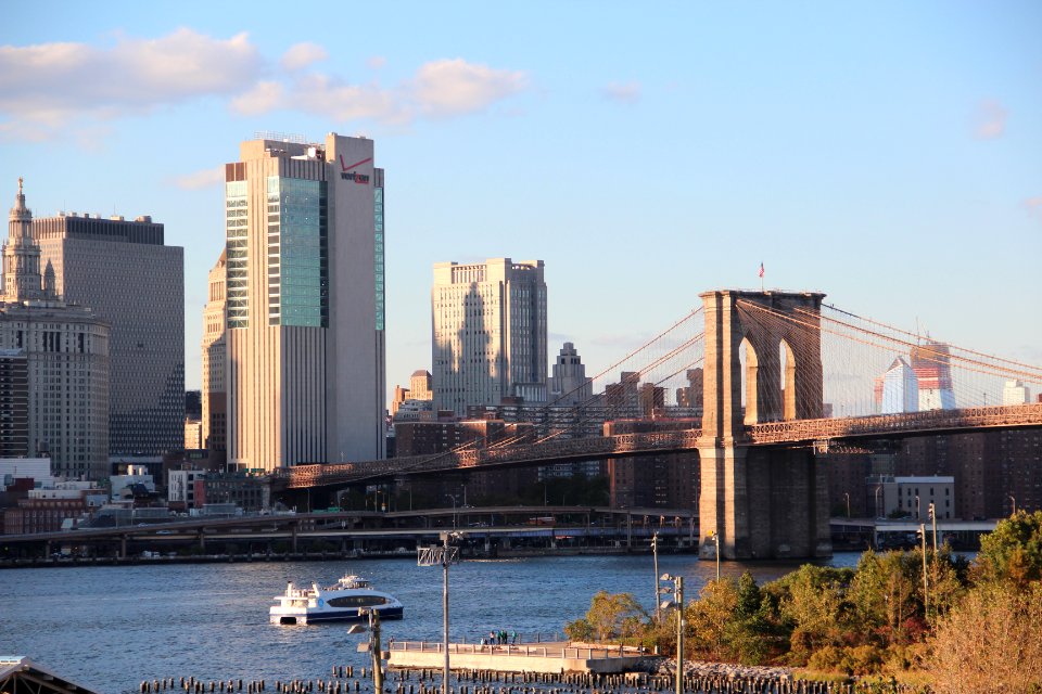 375_Pearl_Street_and_Brooklyn_Bridge_viewed_from_Brooklyn_Heights_Promenade,_Sept_2017