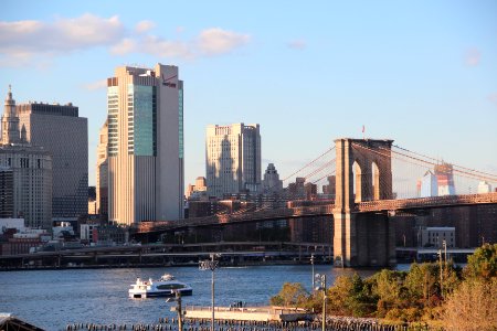 375_Pearl_Street_and_Brooklyn_Bridge_viewed_from_Brooklyn_Heights_Promenade,_Sept_2017