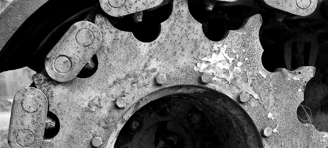 Panzer curb chain old tank