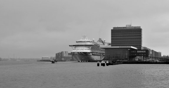 36_Amsterdam_Het_IJ_BW