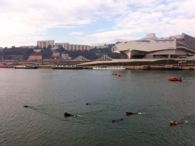 39e_traversée_de_Lyon_à_la_nage_avec_palme_-_Arrivée_à_Gerland_-_01
