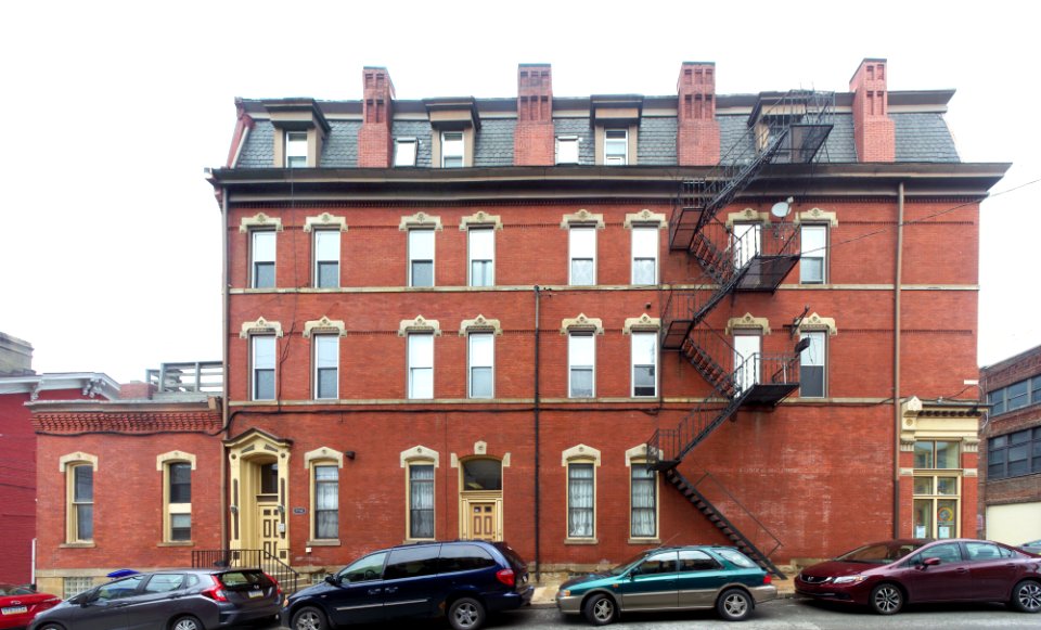 37th_Street_side_of_building_at_Butler_and_37th_Streets,_Lawrenceville,_Pittsburgh