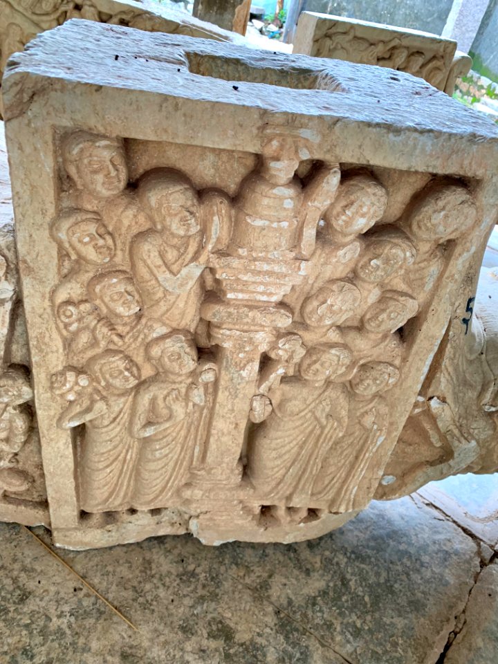 3rd_century_BCE_to_4th_century_CE_Buddhist_monastery_and_artwork,_Phanigiri_Telangana_India_-_76
