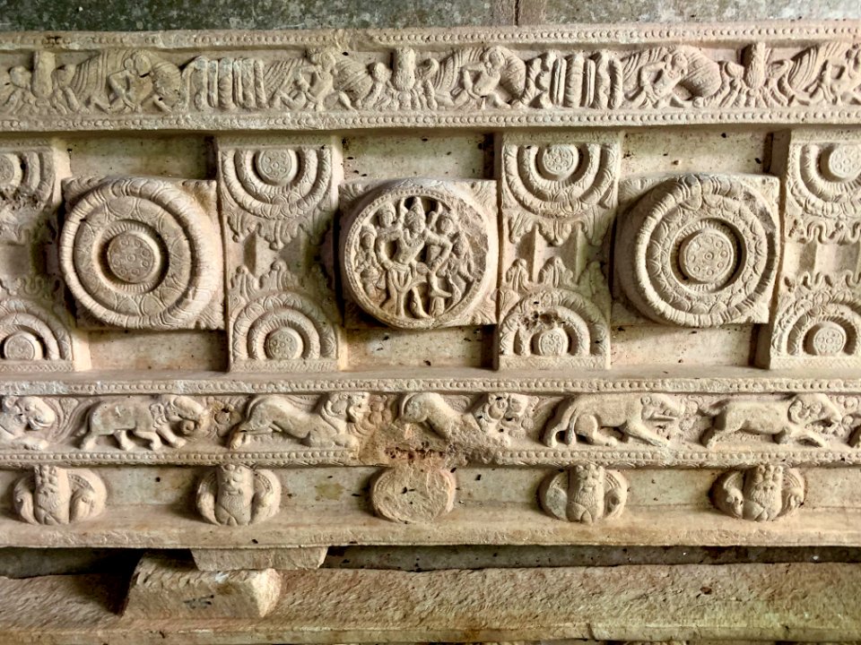 3rd_century_BCE_to_4th_century_CE_Buddhist_monastery_and_artwork,_Phanigiri_Telangana_India_-_99