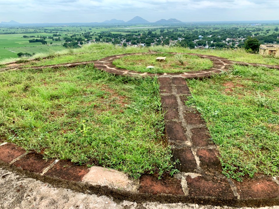 3rd_century_BCE_to_4th_century_CE_Buddhist_monastery_and_artwork,_Phanigiri_Telangana_India_-_43