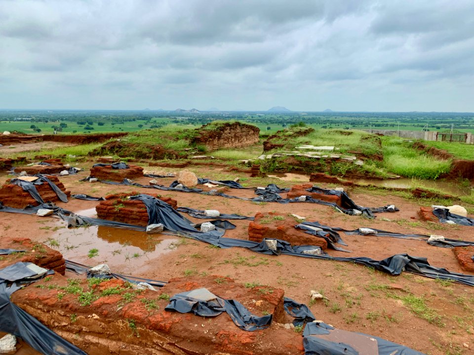 3rd_century_BCE_to_4th_century_CE_Buddhist_monastery_and_artwork,_Phanigiri_Telangana_India_-_5