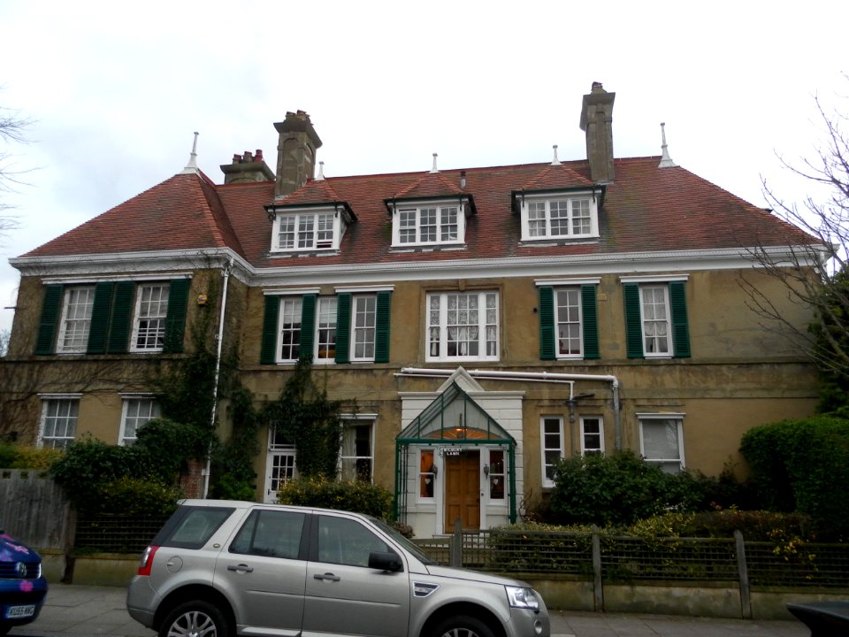 44_Wilbury_Road,_Hove_(NHLE_Code_1033374)_(January_2012)