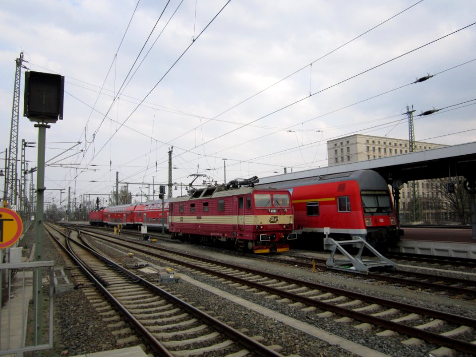 371_004-3_Dresden_Hauptbahnhof_(2)