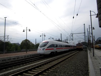 371_003-5_und_ICE_3_Dresden_Hauptbahnhof