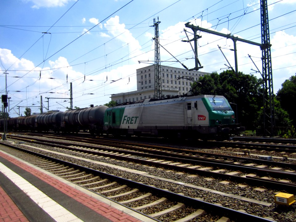 37026_Dresden_Hauptbahnhof_(Saxony,_Germany)