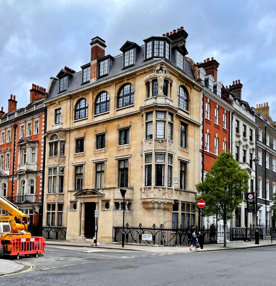 37_Harley_Street,_2021