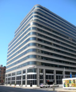 375_Hudson_St_Saatchi_bldg_from_Greenwich_&_King_jeh
