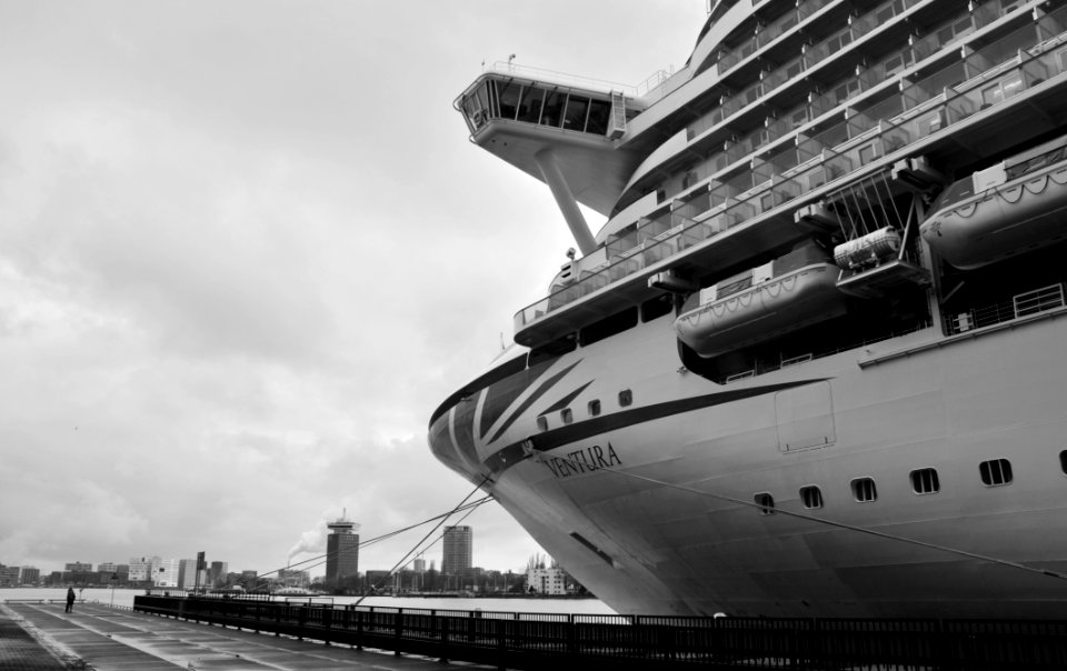 42_Amsterdam_Cruiseterminal_BW