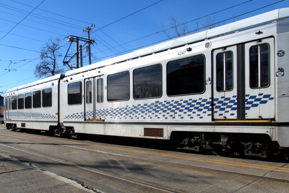4247_car_at_Belasco_safety_island,_2021-02-06