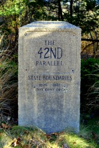 42nd_parallel_marker_-_Kingston,_Massachusetts_-_DSC02032 photo